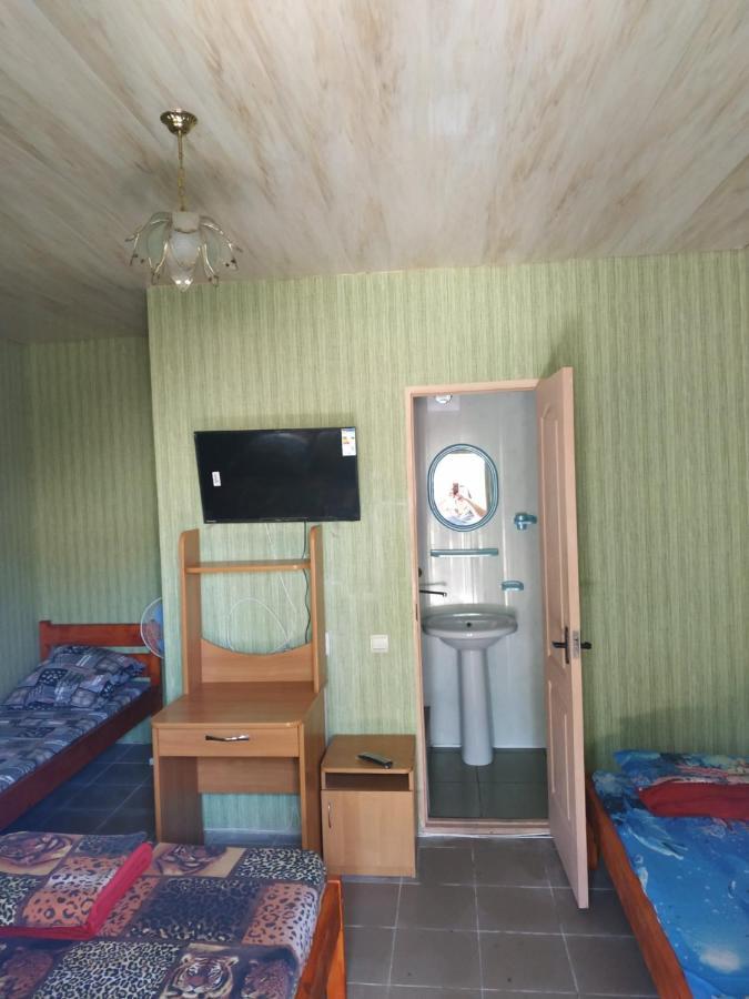 Monte Karlo Hotel Zaliznyy Port Ngoại thất bức ảnh