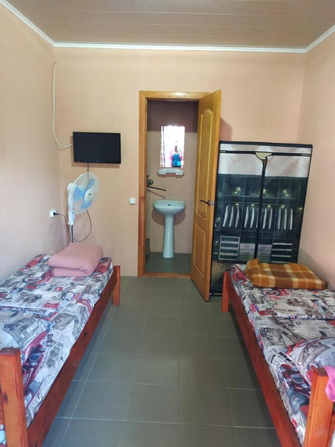 Monte Karlo Hotel Zaliznyy Port Ngoại thất bức ảnh