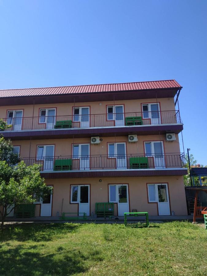 Monte Karlo Hotel Zaliznyy Port Ngoại thất bức ảnh