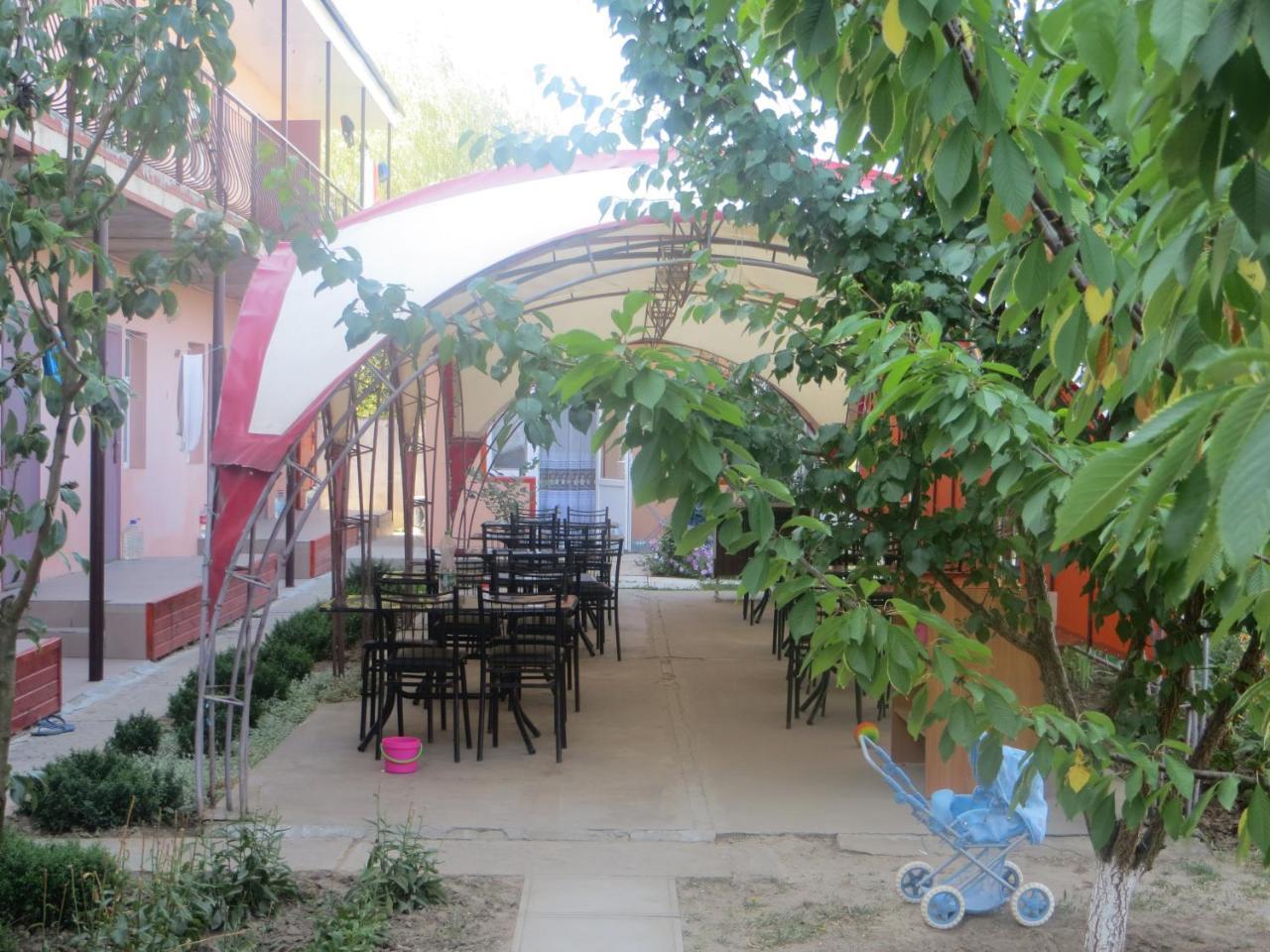Monte Karlo Hotel Zaliznyy Port Ngoại thất bức ảnh