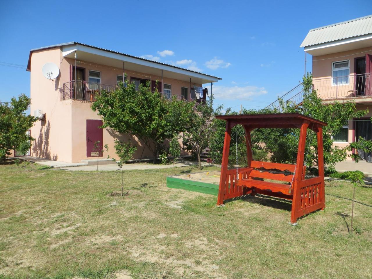 Monte Karlo Hotel Zaliznyy Port Ngoại thất bức ảnh