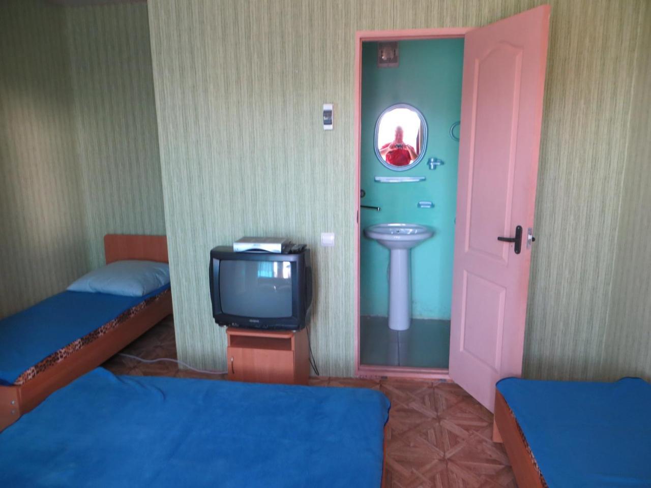 Monte Karlo Hotel Zaliznyy Port Ngoại thất bức ảnh